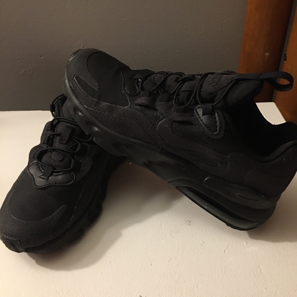 Nike Air Max270 black unisex size 3Y
